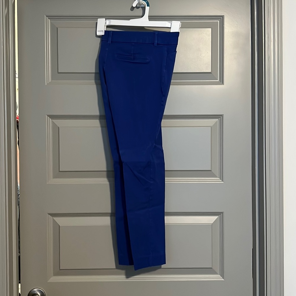 Blue old navy dress pants, goes to about mid calf. Pixie style.